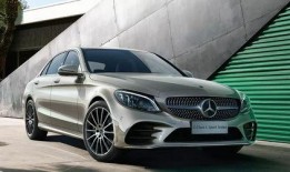 和平精英最新爆料车奔驰,奔驰战车强势加入，战场格局再起风云